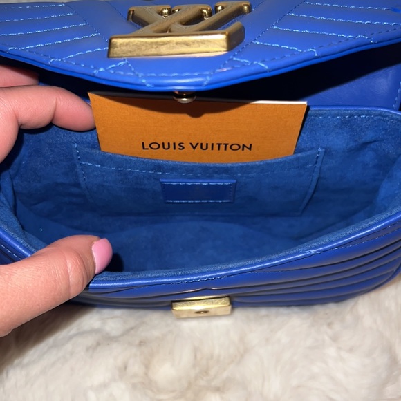 Louis Vuitton Wave Purse💙 - Picture 8 of 12
